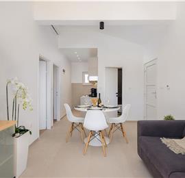 6 Bedroom Waterfront Villa with Pool in Uvala Ljubljeva near Trogir, Sleeps 12-13